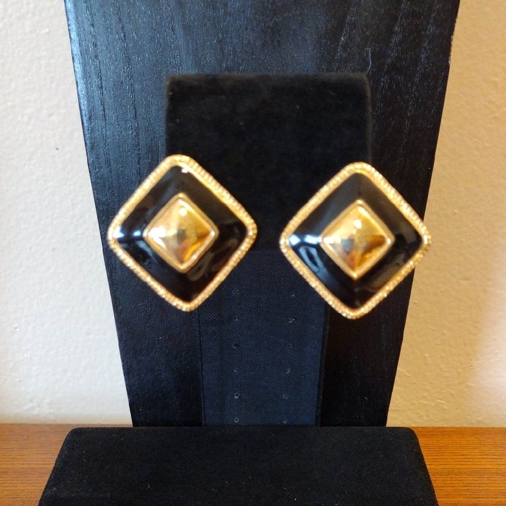 Premier USA Black and Gold Clip On Earrings